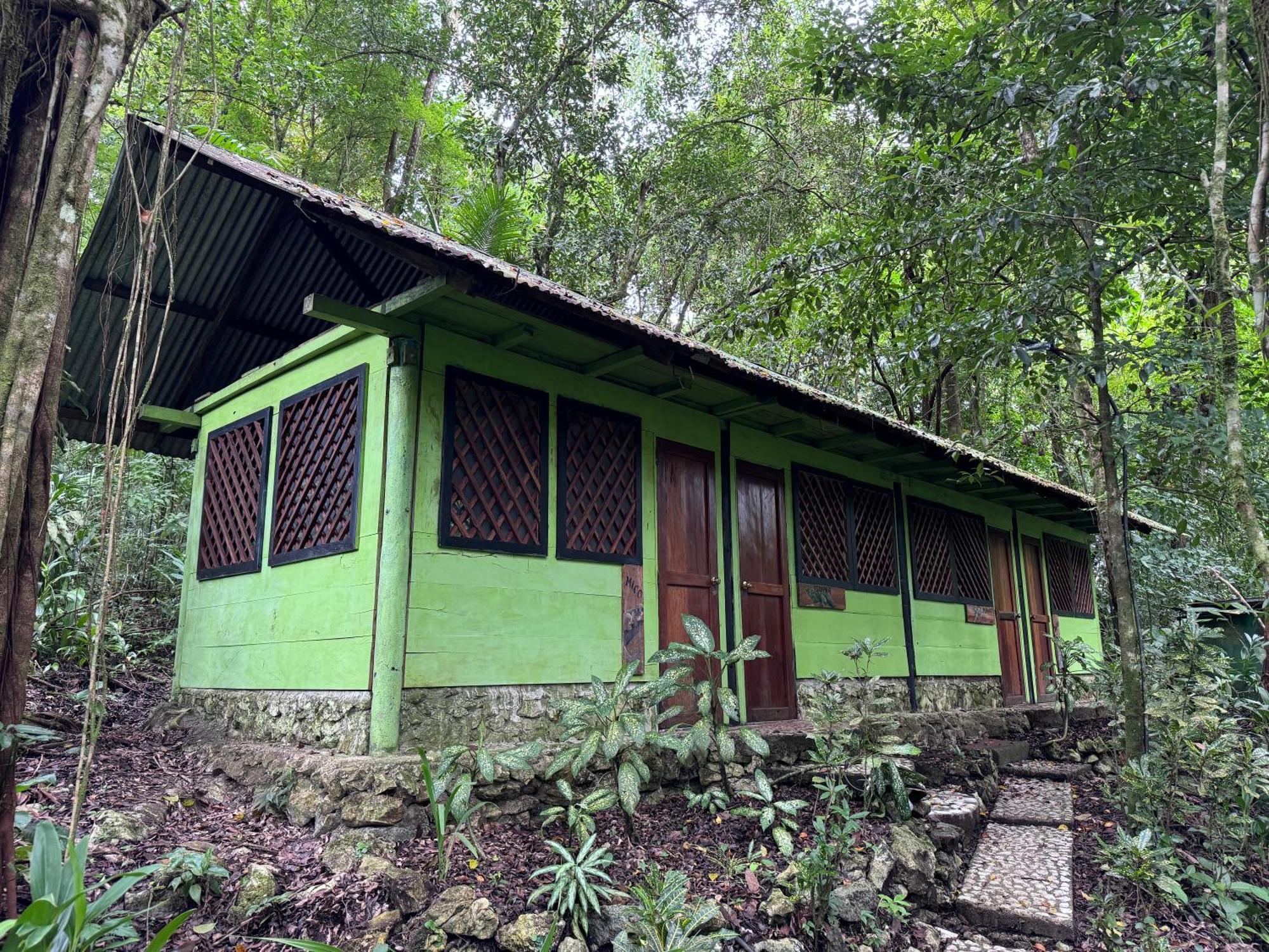 Finca Tatin Hotel Izabal エクステリア 写真